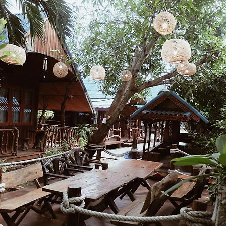 Ruennamyen Resort Amphawa Samut Songkhram Exteriör bild