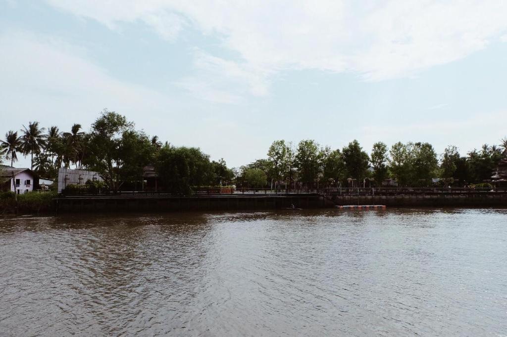 Ruennamyen Resort Amphawa Samut Songkhram Exteriör bild