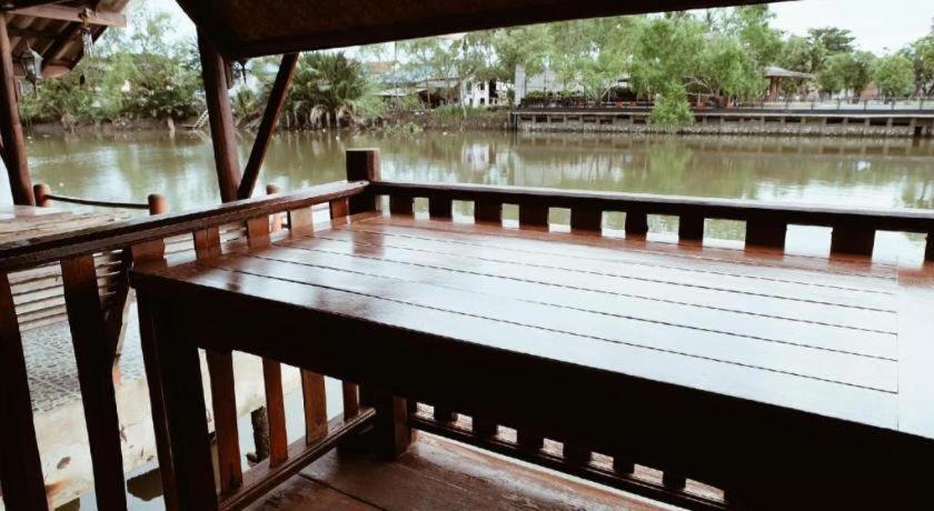 Ruennamyen Resort Amphawa Samut Songkhram Exteriör bild